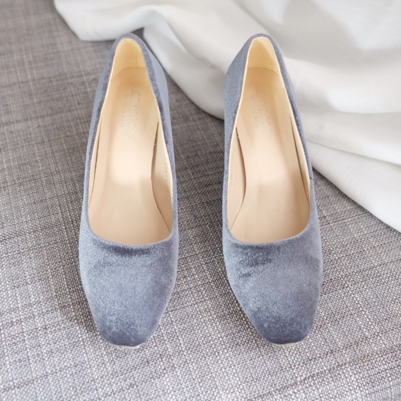 Velvet Heels - Picture 2 of 5